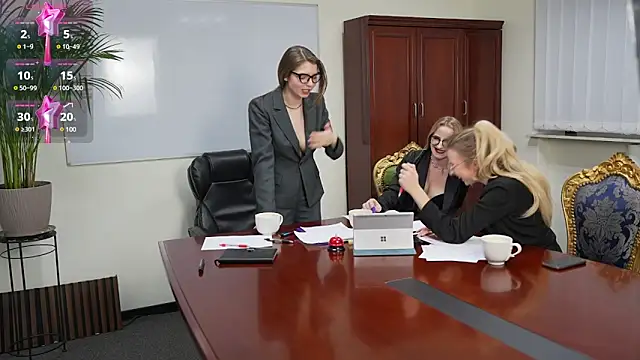 Michelle 054 online show from January 28, 2025, 5:03 pm