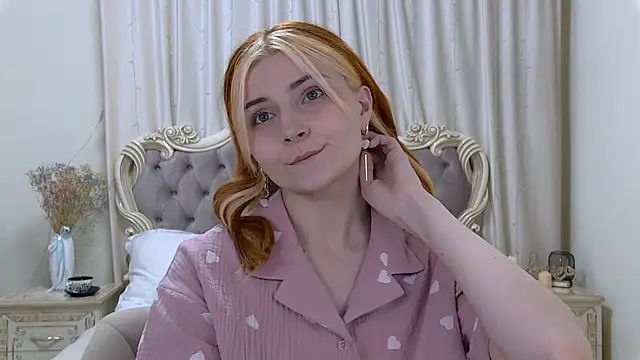 KellyStone online show from February 5, 2025, 3:13 am