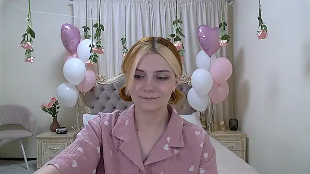 KellyStone online show from February 18, 2025, 8:36 pm