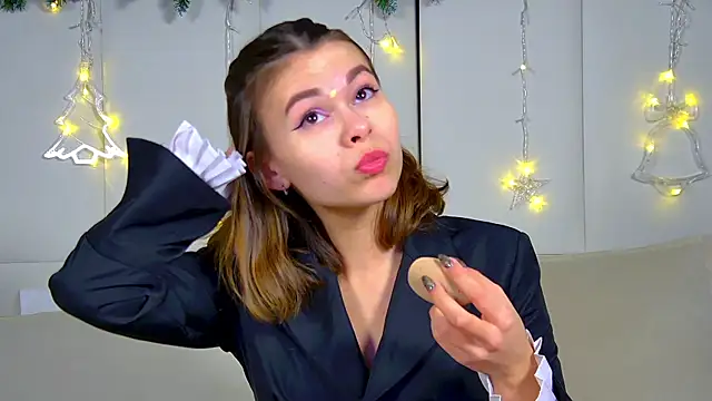 Snapshot of PollyLanders chatting on December 17, 2024, 6:42 pm PollyLanders online show from December 17, 2024, 6:42 pm