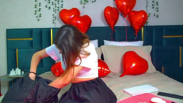 Snapshot of PollyLanders chatting on February 10, 2025, 6:35 pm PollyLanders online show from February 10, 2025, 6:35 pm