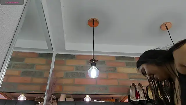 JESSYCORTES online show from November 7, 2025, 2:50 pm