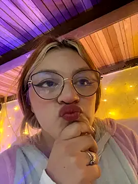 SophiaWeestt99 online show from September 10, 2025, 2:22 am