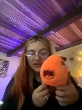 SophiaWeestt99 online show from October 15, 2025, 3:28 am