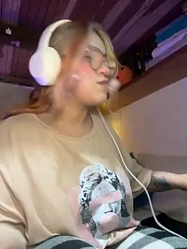 SophiaWeestt99 online show from February 9, 2026, 5:11 am