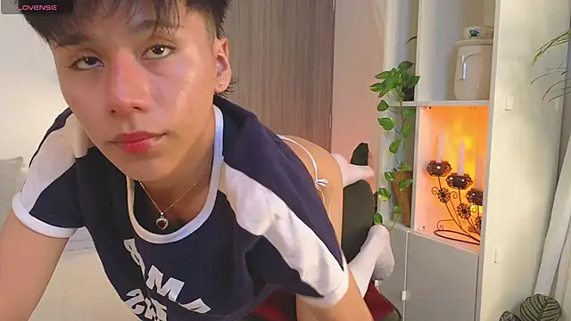 Tommyfoxboy online show from November 30, 2025, 1:04 pm