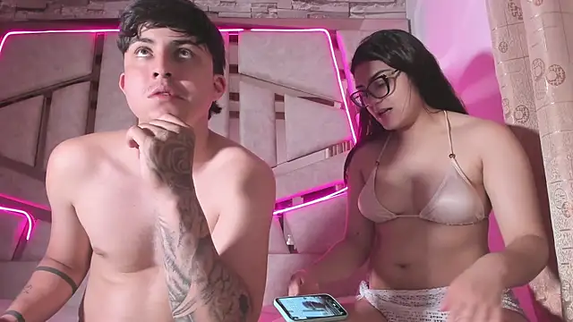 mia and austin online show from September 23, 2025, 12:35 am