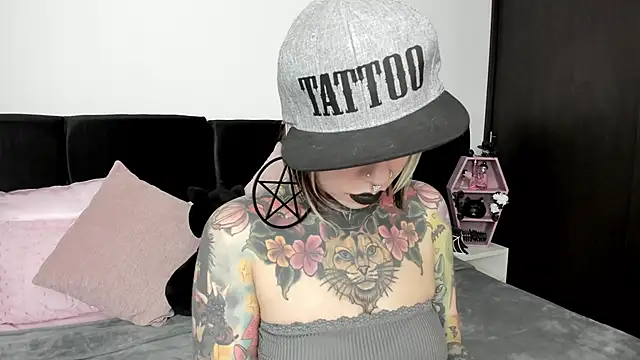 NikkiRamone online show from January 10, 2025, 12:15 pm