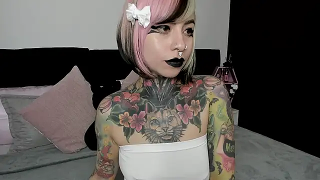 NikkiRamone online show from January 28, 2025, 11:49 am