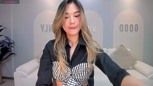 RebeccaHudson online show from November 21, 2025, 7:23 pm