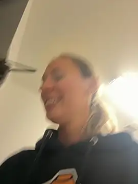 Snapshot of M1ssyk1ssy chatting on February 4, 2025, 10:02 pm M1ssyk1ssy online show from February 4, 2025, 10:02 pm