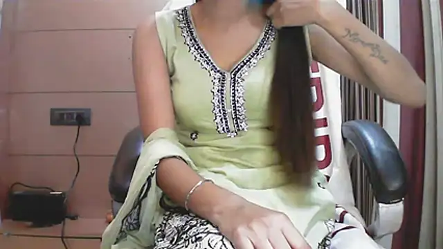 collage hoty online show from December 22, 2025, 4:48 pm