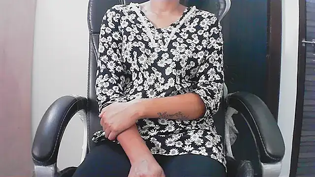 collage hoty online show from April 13, 2026, 3:01 am