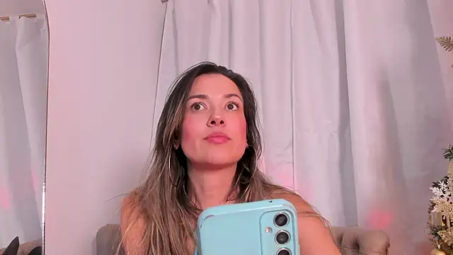 Snapshot of camilawm19 chatting on December 11, 2024, 3:56 am camilawm19 online show from December 11, 2024, 3:56 am