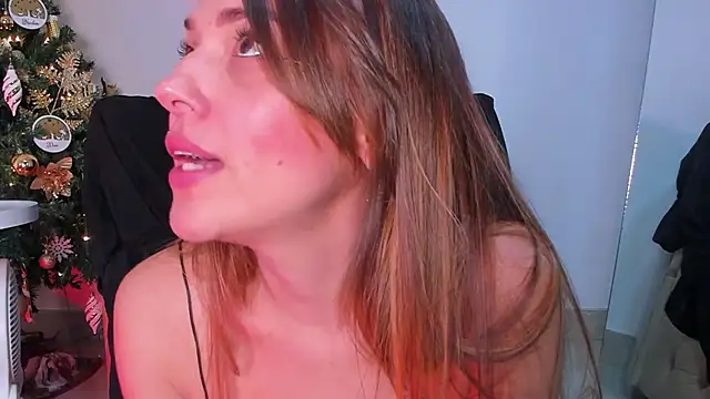 Snapshot of camilawm19 chatting on December 23, 2024, 8:44 am camilawm19 online show from December 23, 2024, 8:44 am