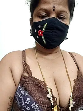 gaurika18 online show from May 14, 2026, 11:33 pm