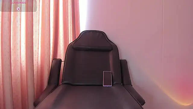 Whitekitty-exe online show from February 15, 2025, 3:06 pm