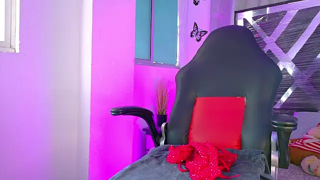 meggan 77 online show from April 14, 2026, 8:04 pm