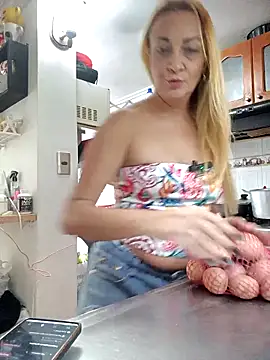 Snapshot of karen_mature69 chatting on April 25, 2026, 6:16 pm karen mature69 online show from April 25, 2026, 6:16 pm