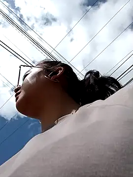 lara moon25 online show from December 6, 2024, 3:33 pm