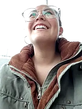 lara moon25 online show from December 6, 2024, 9:46 pm