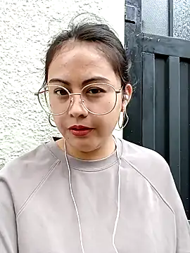 lara moon25 online show from January 5, 2025, 5:20 pm