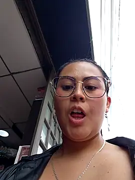 lara moon25 online show from October 28, 2025, 7:38 pm