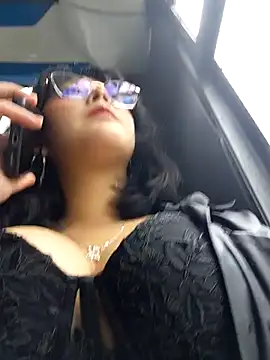 lara moon25 online show from November 11, 2025, 8:09 pm