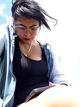 lara moon25 online show from November 22, 2025, 7:13 pm