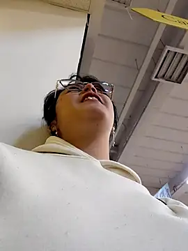 lara moon25 online show from December 1, 2025, 7:30 pm