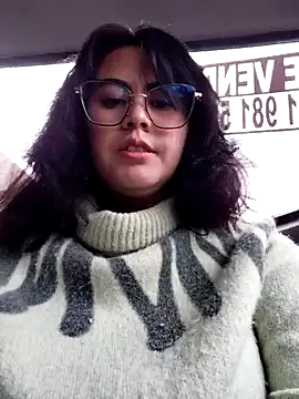 lara moon25 online show from December 15, 2025, 7:51 pm