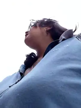 lara moon25 online show from January 15, 2026, 6:22 pm