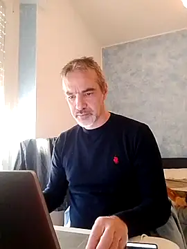 Snapshot of Marcolino183 chatting on December 27, 2024, 9:28 am Marcolino183 online show from December 27, 2024, 9:28 am