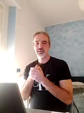 Snapshot of Marcolino183 chatting on January 14, 2025, 9:24 am Marcolino183 online show from January 14, 2025, 9:24 am