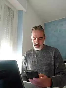 Snapshot of Marcolino183 chatting on February 7, 2025, 11:45 am Marcolino183 online show from February 7, 2025, 11:45 am