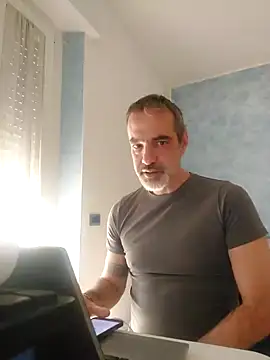 Snapshot of Marcolino183 chatting on March 6, 2025, 9:14 am Marcolino183 online show from March 6, 2025, 9:14 am