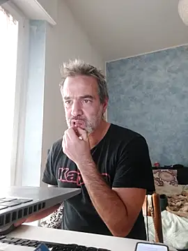 Snapshot of Marcolino183 chatting on December 19, 2025, 8:43 am Marcolino183 online show from December 19, 2025, 8:43 am