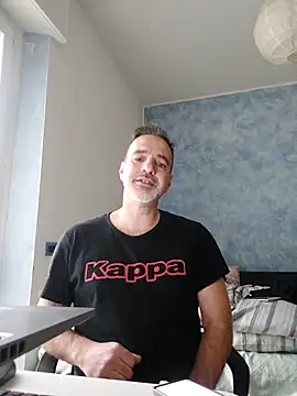 Snapshot of Marcolino183 chatting on February 2, 2026, 8:24 am Marcolino183 online show from February 2, 2026, 8:24 am