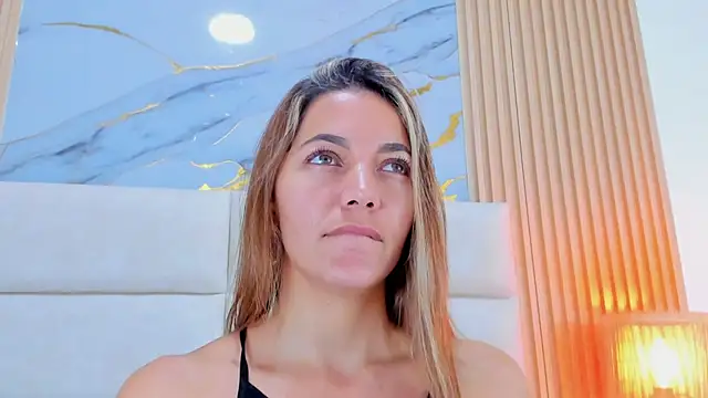 Mia Malkovaa  online show from June 4, 2026, 1:06 pm