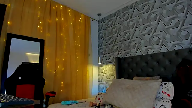 Sophiee Hill online show from September 12, 2025, 9:04 pm