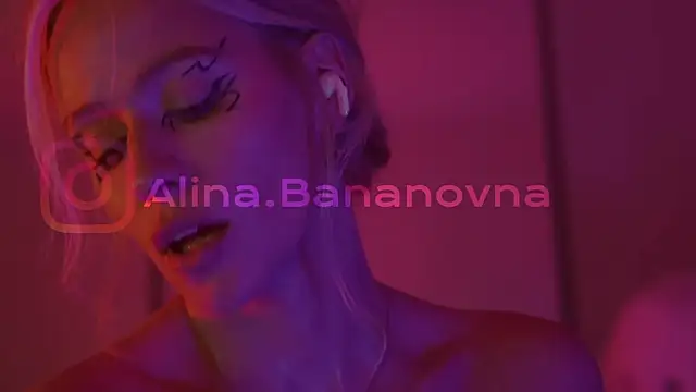 HeyBananas online show from December 5, 2025, 7:10 pm