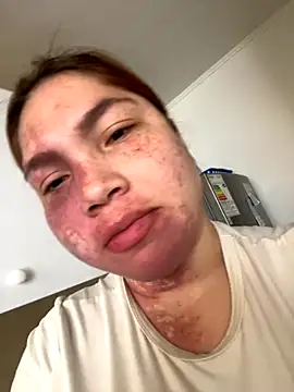 WhiteWomen online show from September 8, 2025, 4:50 pm