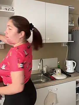 WhiteWomen online show from October 24, 2025, 4:25 pm