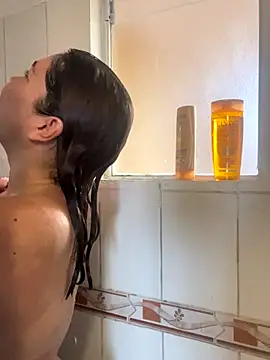 WhiteWomen online show from December 1, 2025, 12:43 pm