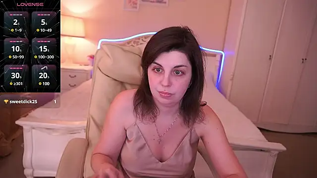 MirandaWong online show from February 24, 2025, 9:53 am