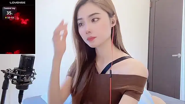 sweet5200 online show from May 11, 2026, 2:28 am