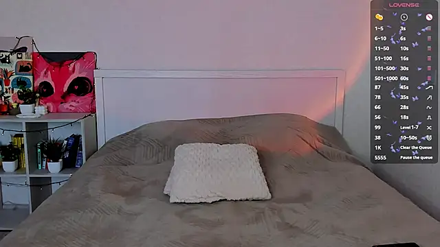 LittleKiitten online show from September 13, 2025, 1:22 pm