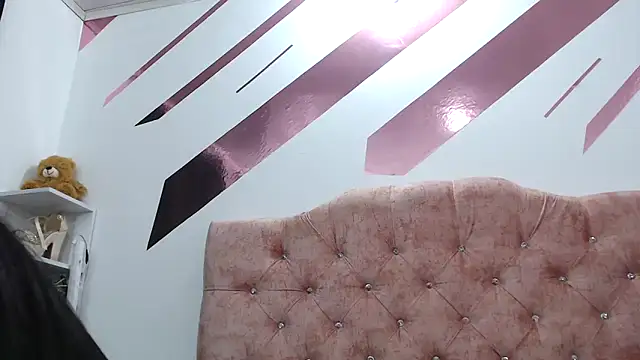 Kitten Hot  online show from September 11, 2025, 11:16 pm