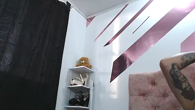 Kitten Hot  online show from September 12, 2025, 10:10 pm