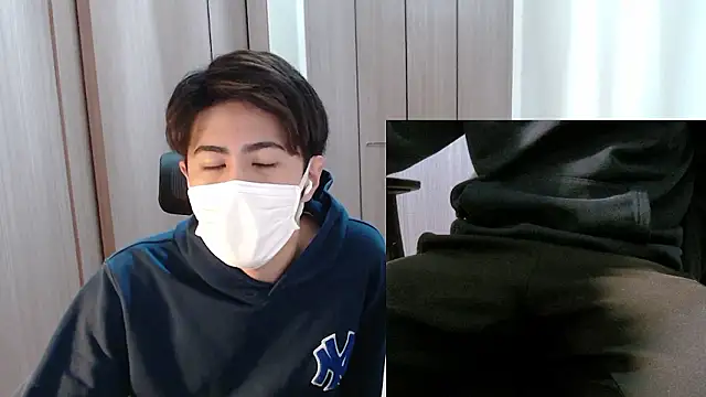 Snapshot of ryota_kkk chatting on December 17, 2025, 10:32 am ryota kkk online show from December 17, 2025, 10:32 am